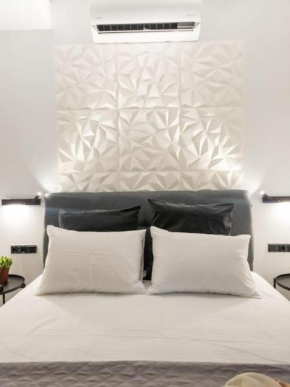Begonia Suite - 5 min drive to Piraeus Port